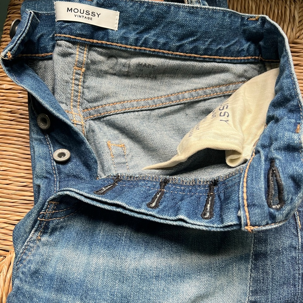 Moussy Vintage Clermont Two-Tone Light Blue Straight-Leg Jeans. NWOT - Picture 5 of 7